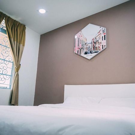 Goodnite Hogwarts Hotel George Town Exterior foto
