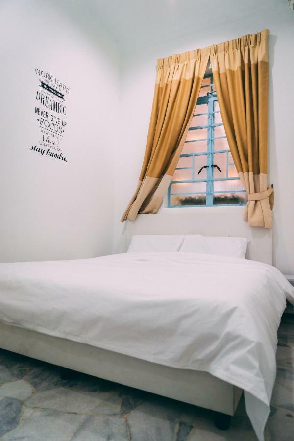 Goodnite Hogwarts Hotel George Town Exterior foto